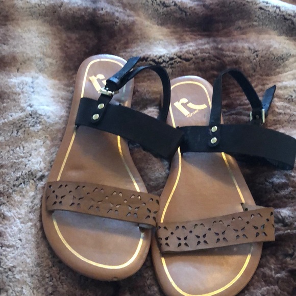 report shoes sandals
